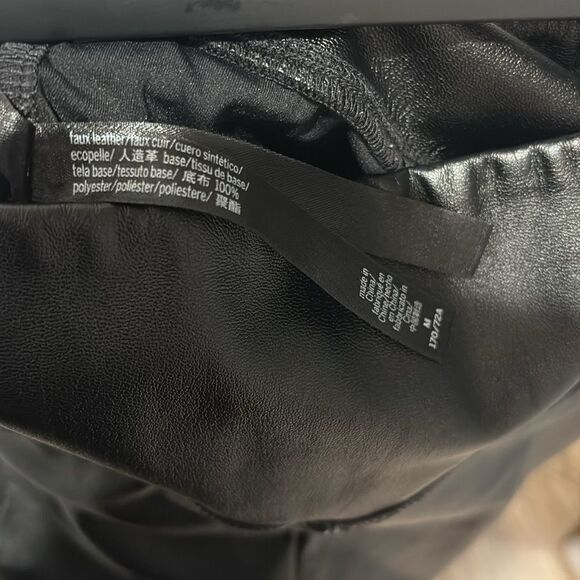 Victoria Sport faux leather leggings SZ medium. Super flattering and comfy! - Picture 7 of 7